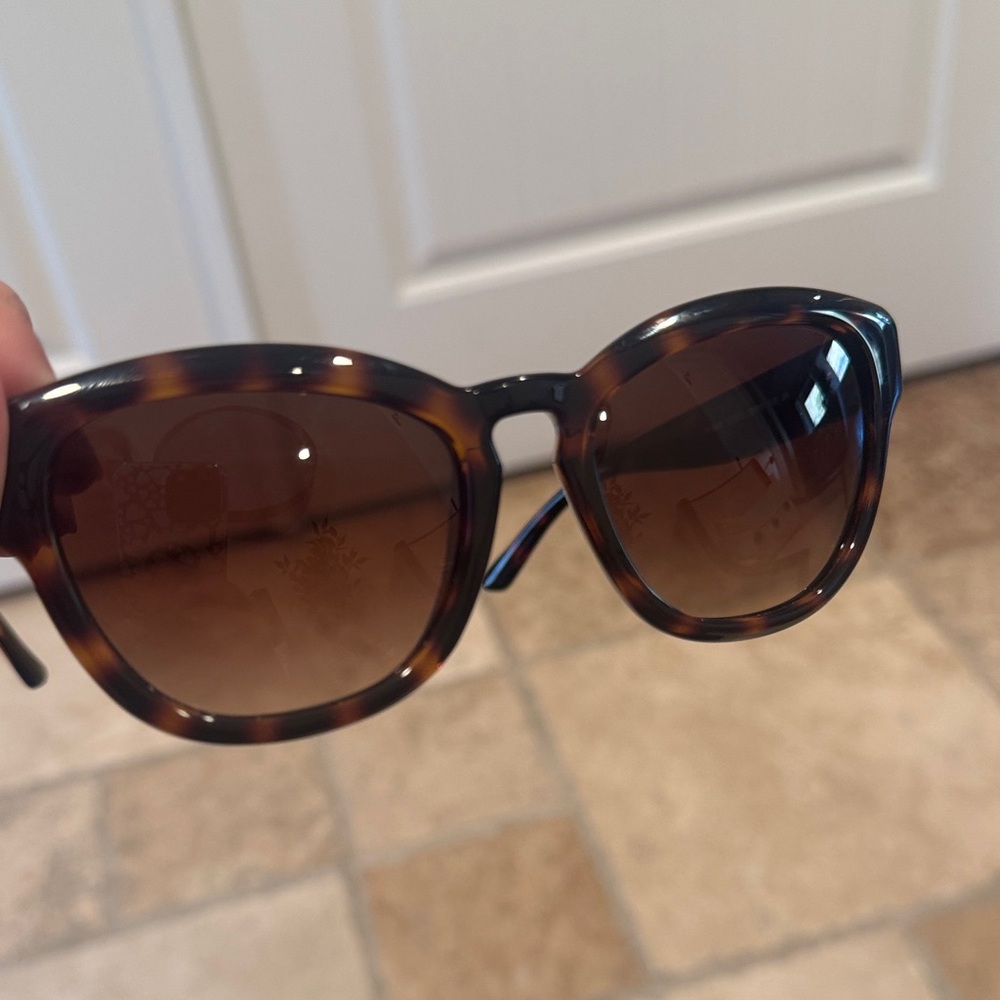 Tory Burch Orange Wallet and Sunglasses Set - Picture 5 of 9